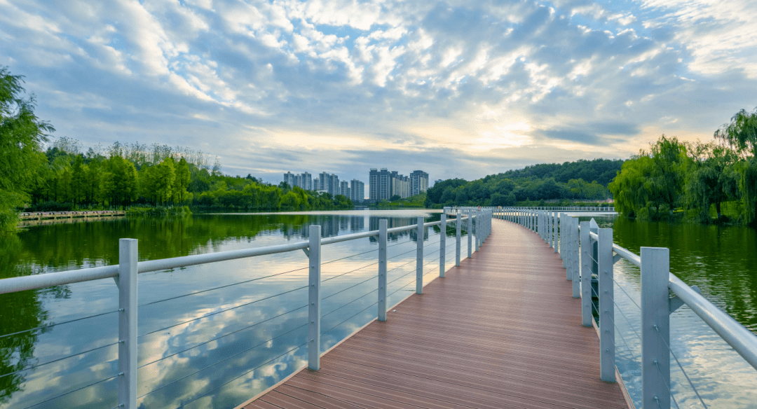 园林及饮马湖公园三大城市公园环抱小车河湿地公园坐拥阿哈湖湿地公园