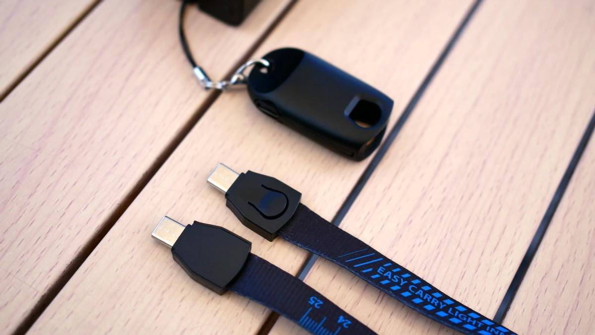 务本X3猫头鹰多功能EDC随身灯:造型可爱,身材迷你,挂绳是亮点