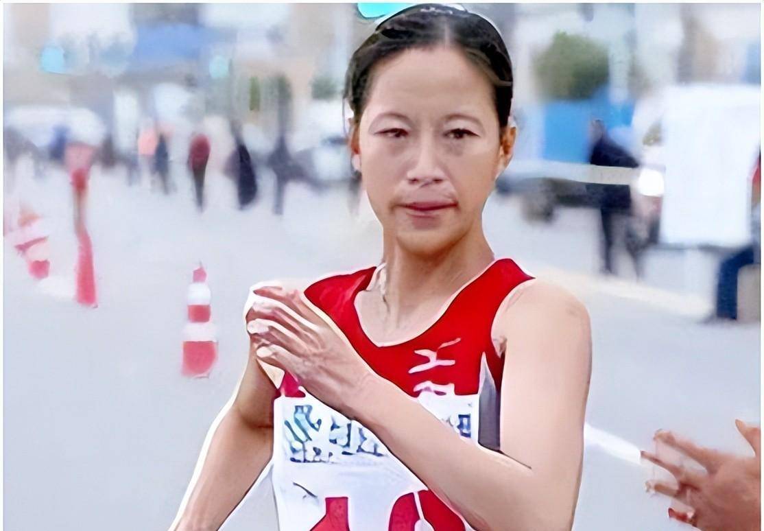 王丽萍竞走夺冠事件图片