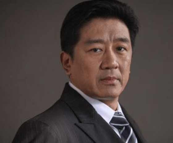 探望母亲,二人弹琴唱歌很温馨,居住环境简陋寒酸_一家_角色_丁岱勇