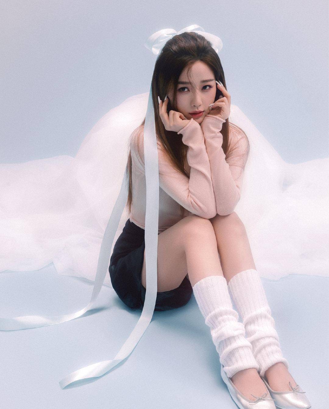 《虞书欣仙境》封面,她穿飘逸衣服m腿,尽显宅男女神风范_白色_白天鹅