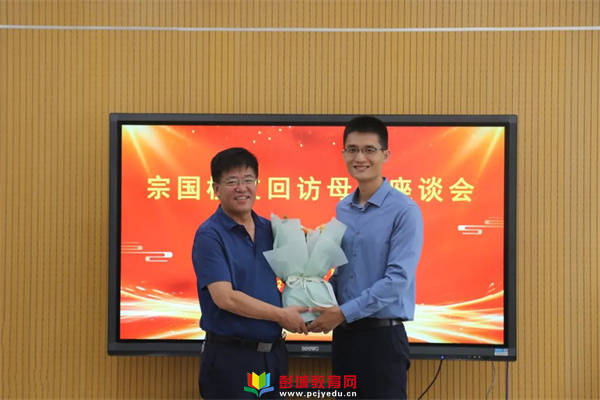 中国矿业大学附属中小学校友宗国回访母校_师生_学子_科学