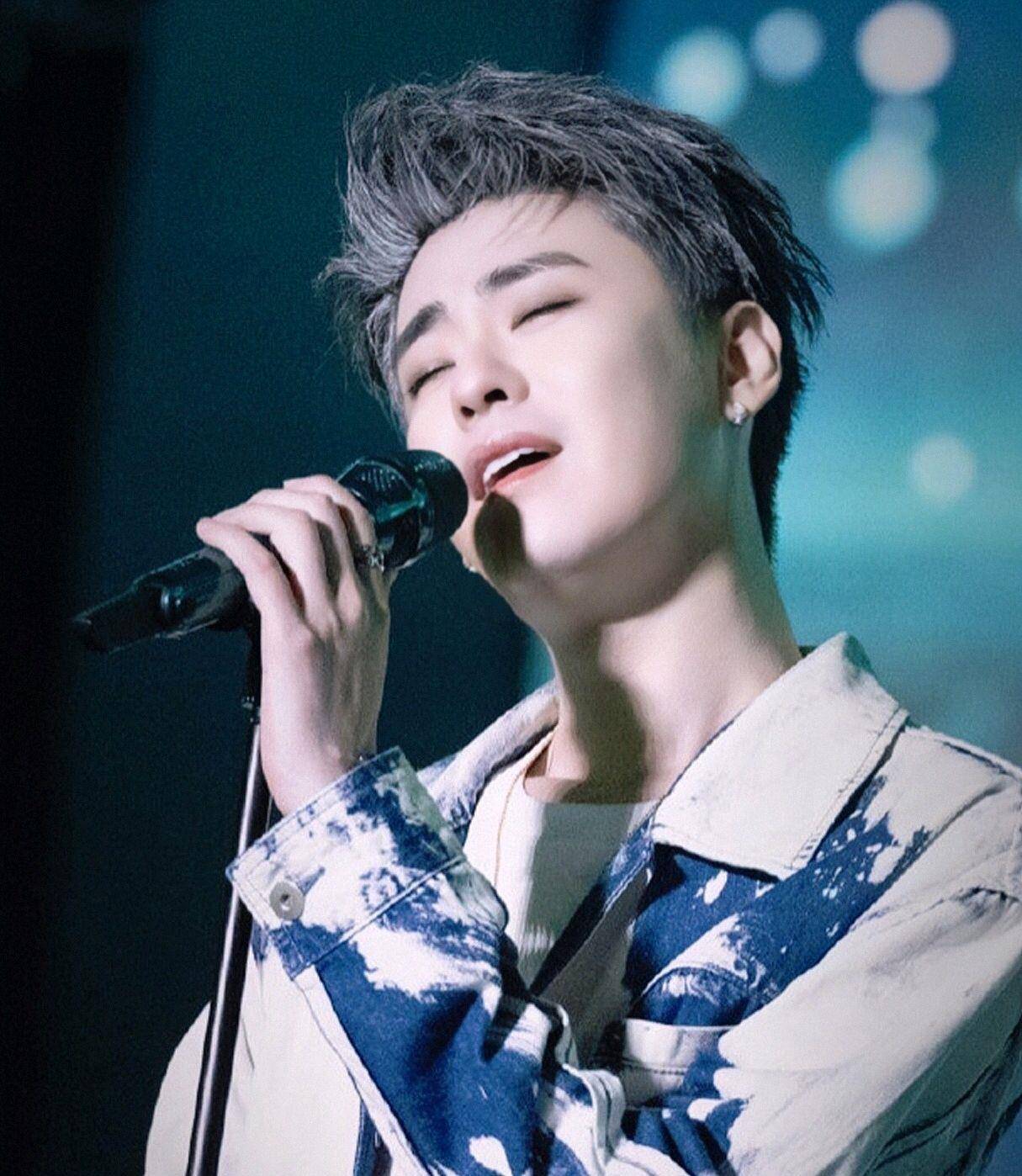 大病自己扛,小伤"卖惨",张云雷手指被划伤,师兄弟评论太搞笑_受伤