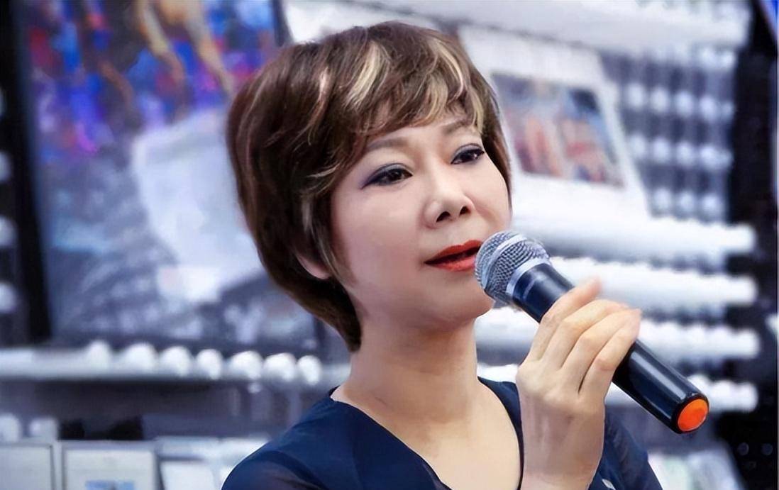 烟酒不离身却拿59块金牌,二婚被老公宠成公主_曹燕华_乒乓球_许昕