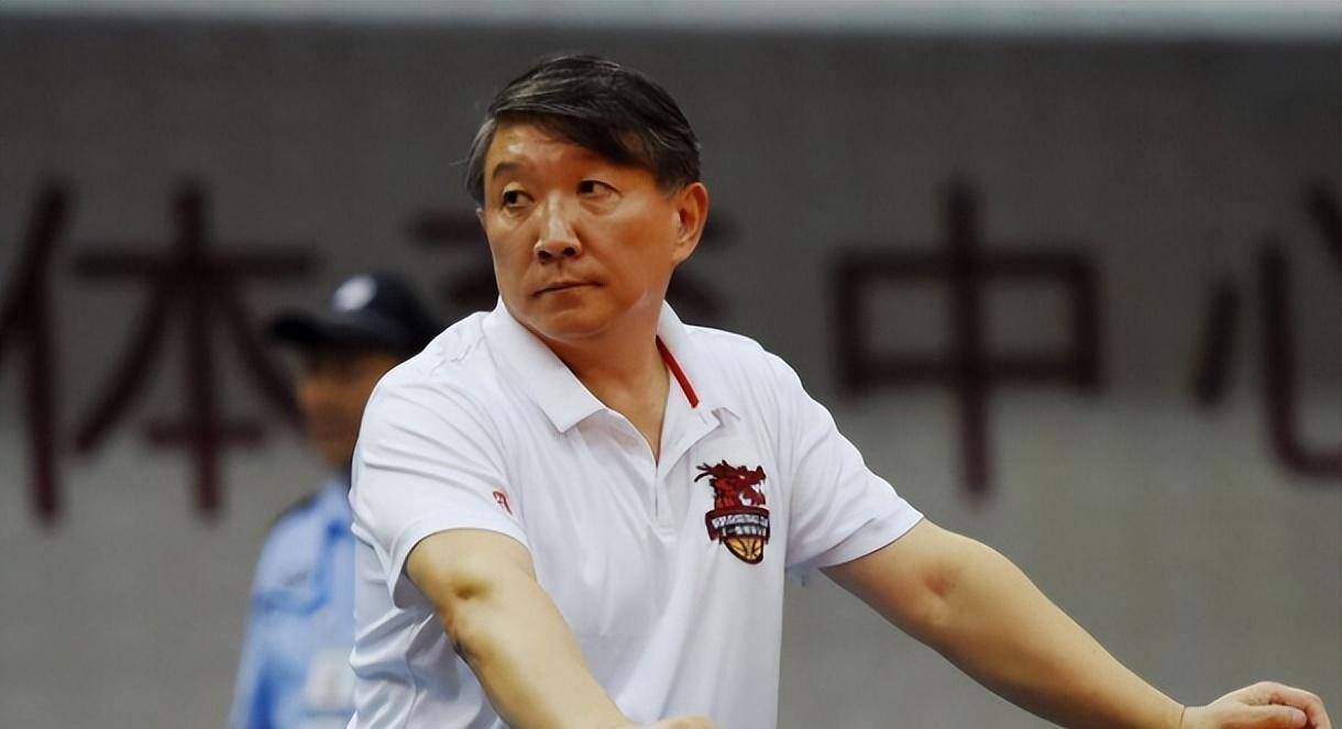 随着王晗担任山东男篮主帅,宫鲁鸣也离开了球队,随后他也告别安徽文一