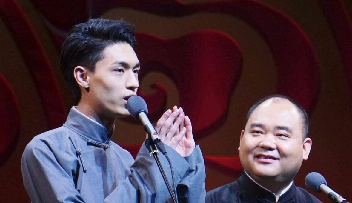 后来郭德纲又为侯震量身订做了"腰果鸡丁""吃虾仁""洛杉矶甘蔗"等知名