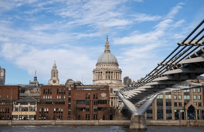 英国留学指南_英国留学费用_英国留学去哪个大学好