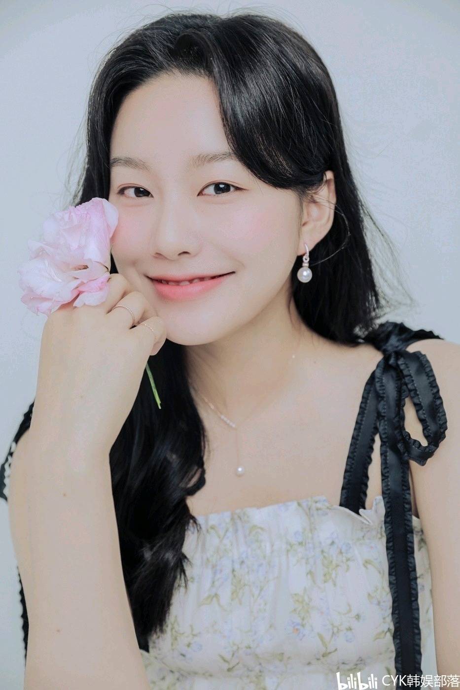 yg宣布与演员朴宥娜签订专属合约,称"我们将全力支持演员朴宥娜的