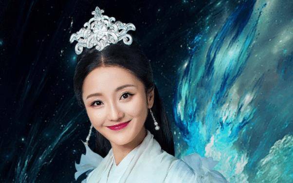 其实她之所以进入娱乐圈,是因为一部喜剧《煮妇神探》,在2015年的时候