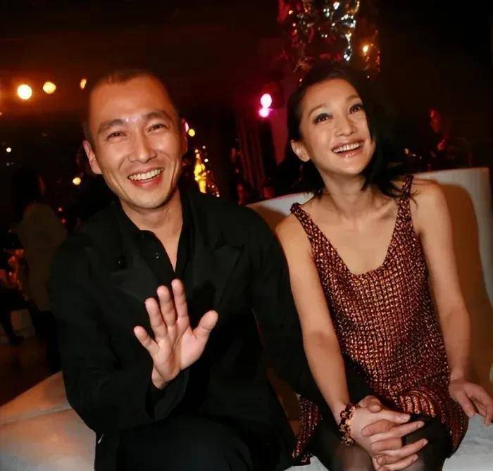 "玉女周迅"的混乱爱情,21年9任男友,渣女还是痴女_贾宏声_李亚鹏_感情
