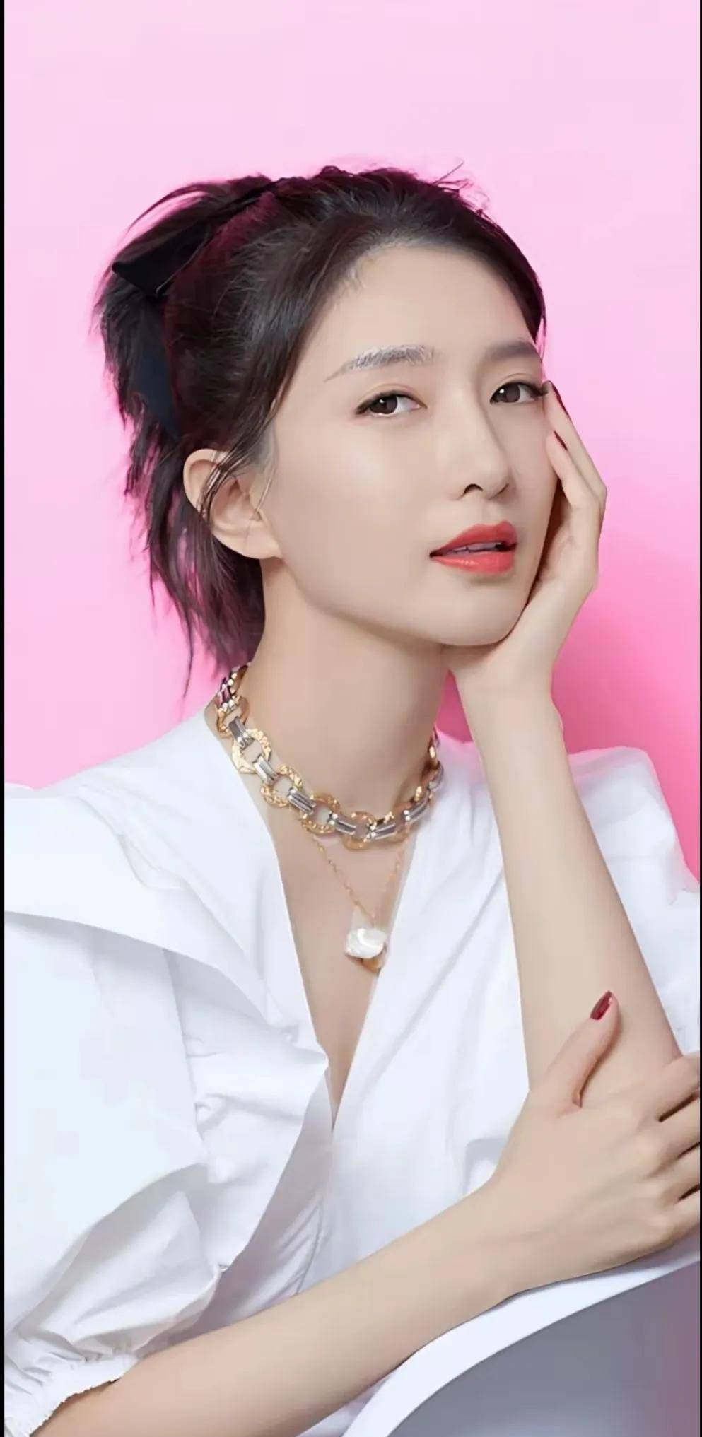 "火辣儒者江疏影,魅惑如丝的双眸,火红夺魂的红唇!"_时尚_眼睛_樱桃