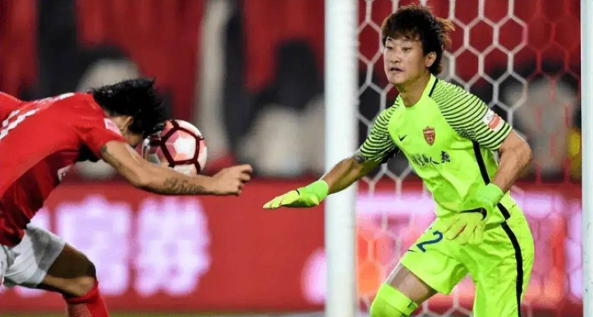 郑一鸣是当年国安俱乐部总经理李明引进并重点培养的新秀,但在加盟