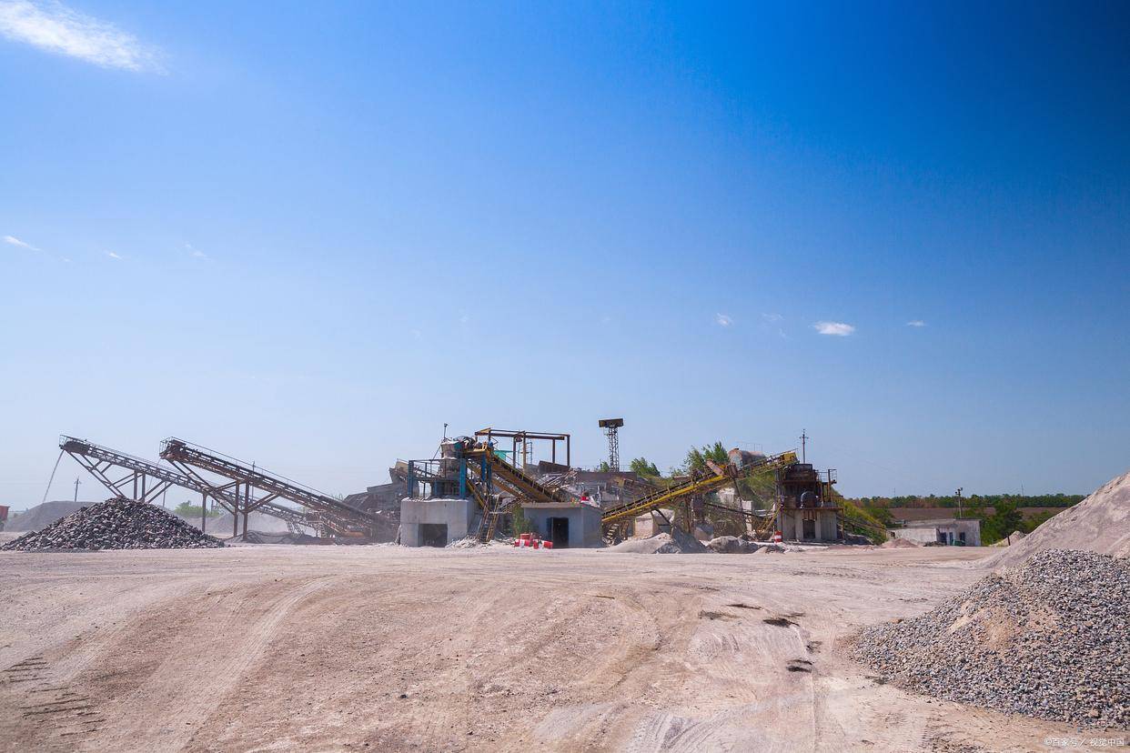 砂石生产线运转中的粉碎机堵塞问题该怎么解决?