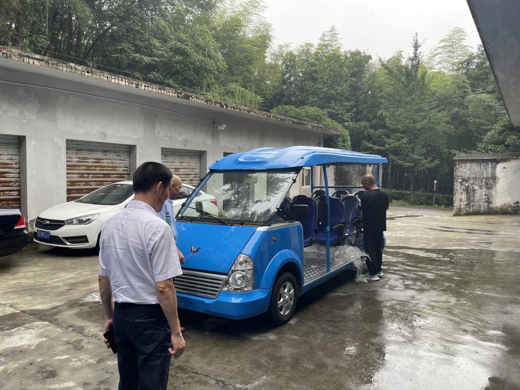 万盛轿车型