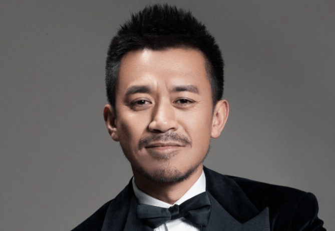 遇到了久未露面的男演员王学兵,能遇到老演员也很激动,就在网上放出了