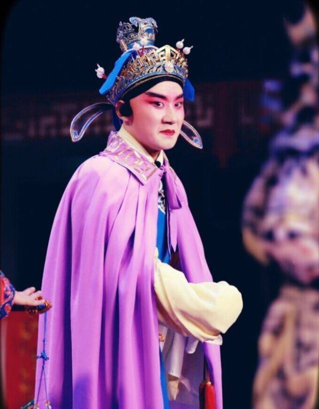 德云社封箱最感人一幕,郭麒麟陶阳合唱未央宫,郭德纲眼圈都红了_京剧