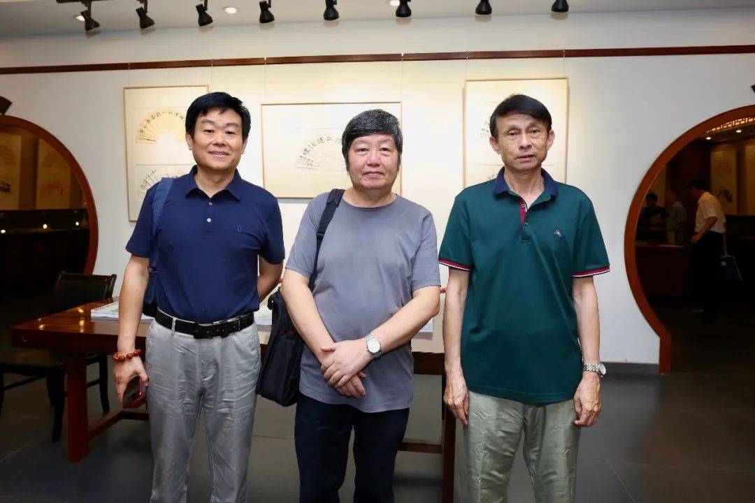 在展览现场施琪,佟有为在展览现场李向群,张德宽在展览现场王玉明