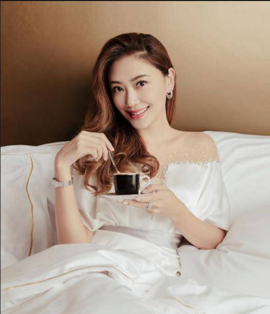 李小璐现在如何,当年为何分手贾乃亮?_网友_应采儿_pgone