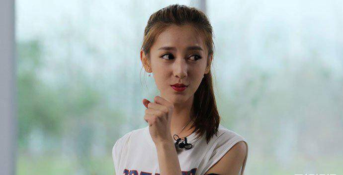 撞脸佟丽娅的她,曾因划水气哭孟美岐,孔雪儿还给她当过配角_陈姝君