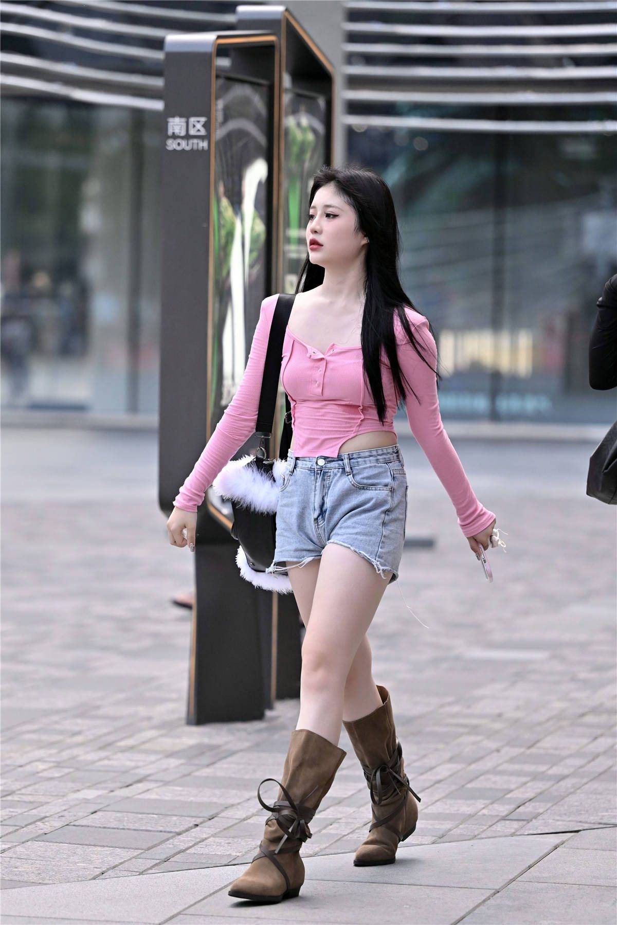 三伏天穿着长靴,搭配短裤更好看一些,这个夏季穿出特别感觉_风格_美女
