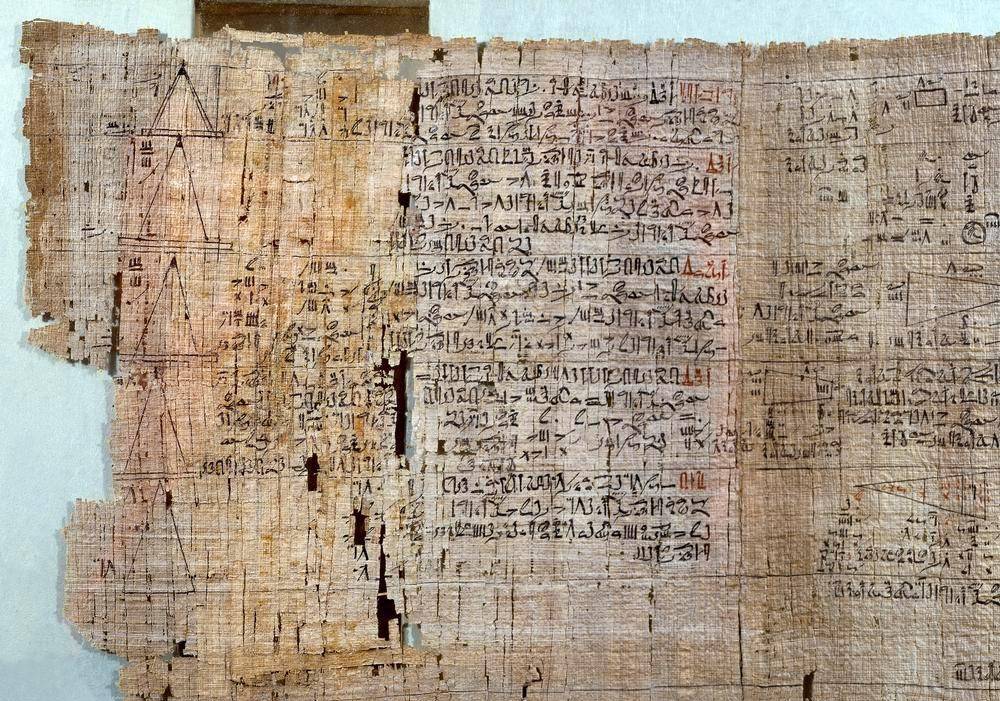 莱茵德纸草外观及布局一些关于莱因德数学纸草的书籍