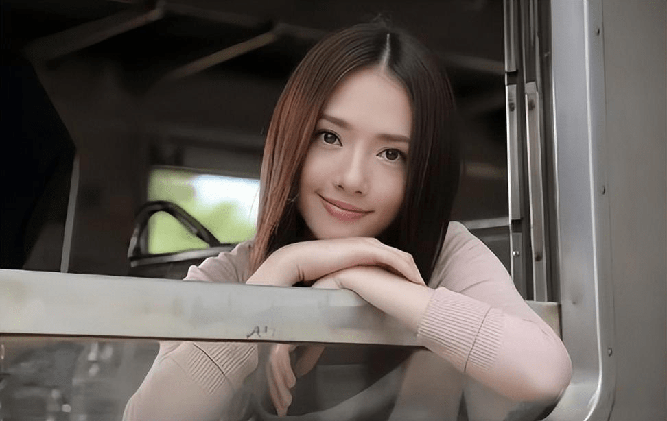 从仙女到国民老公,再到豪门富太,郭碧婷的三个阶段各有各的魅力_外貌