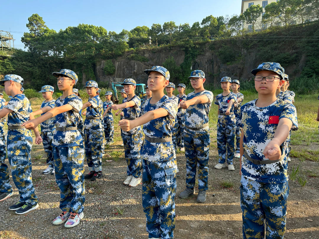 南京市科利华中学紫东分校初中举办国防教育成果汇报暨表彰大会_训练