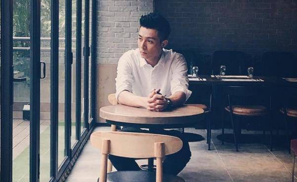 出道之后是多才多艺的人,他就是周柏豪_时候_明星_钢琴