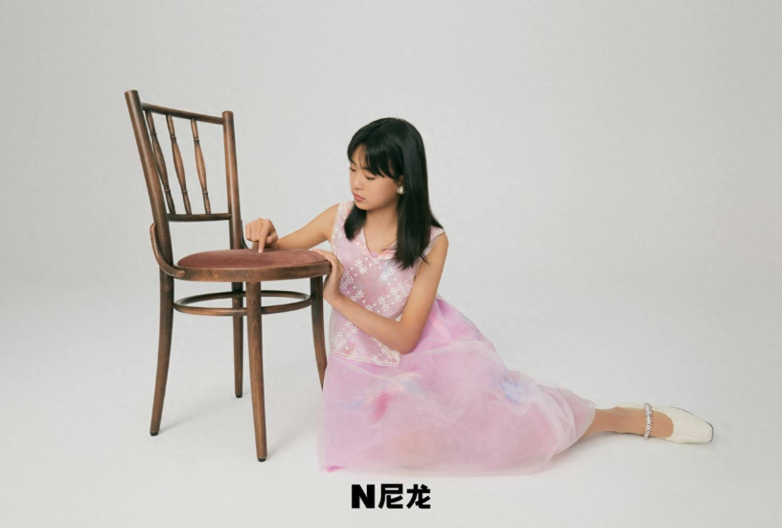 佟大为长女首拍大片,颜值超高撞脸王祖贤,13岁身高直逼1米8_佟知霏