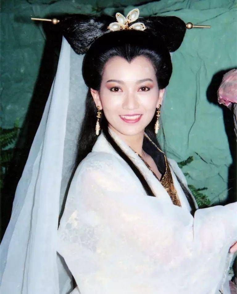 时隔18年回归tvb,与佘诗曼,张智霖等新一代艺员拍摄了《西关大少》