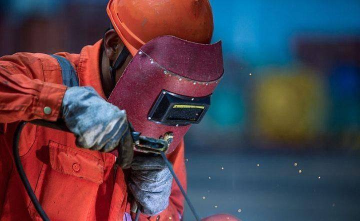 上海焊工工资(详细薪资待遇一览)_相关_影响_水平