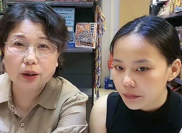 许敏彻底迎来退休时光,生日开播人气高涨,关注列表不见儿媳田静_许妈