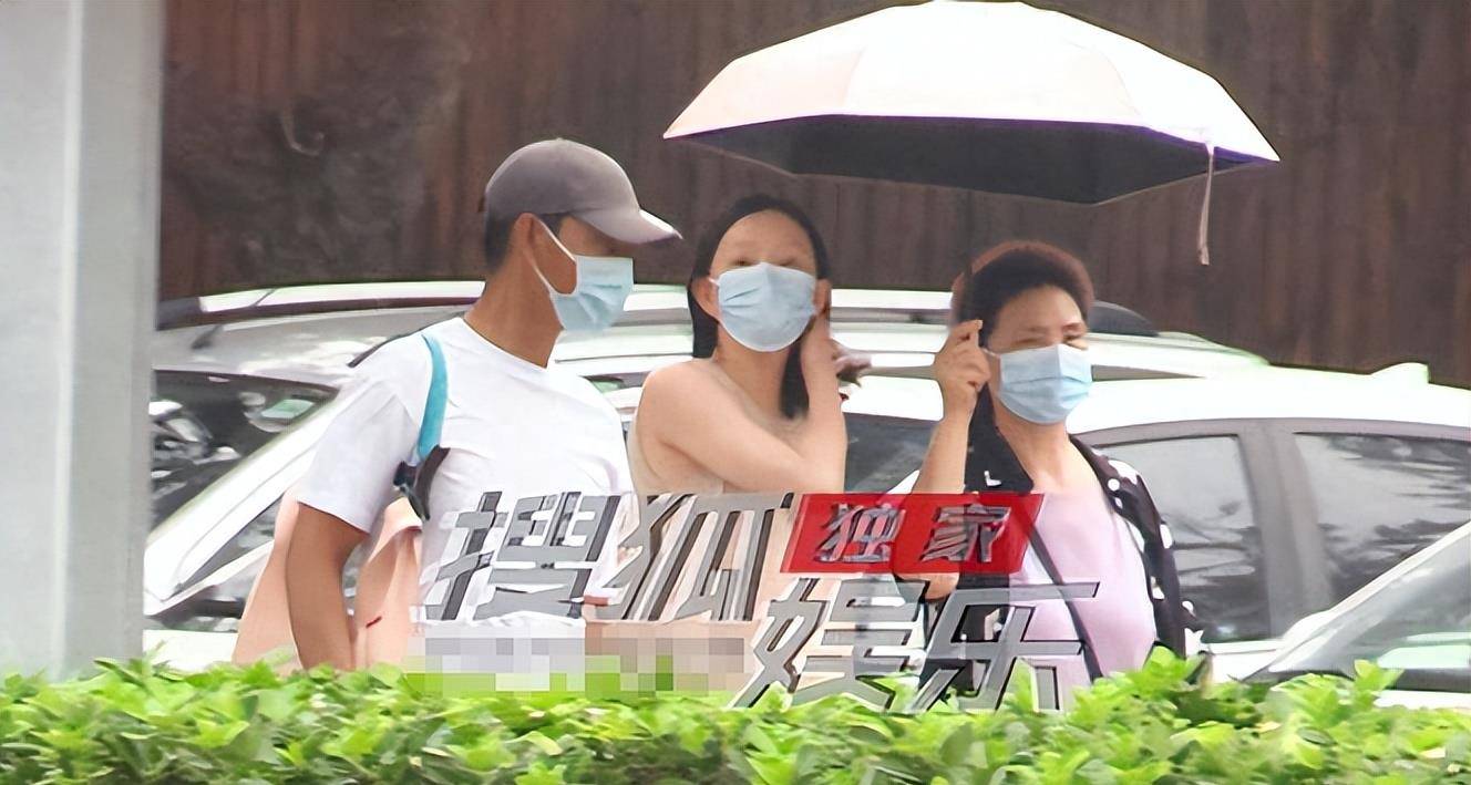 与徐冬冬分手后,蒲巴甲转身爱上小9岁女演员梁洁,并于2018年2月求婚