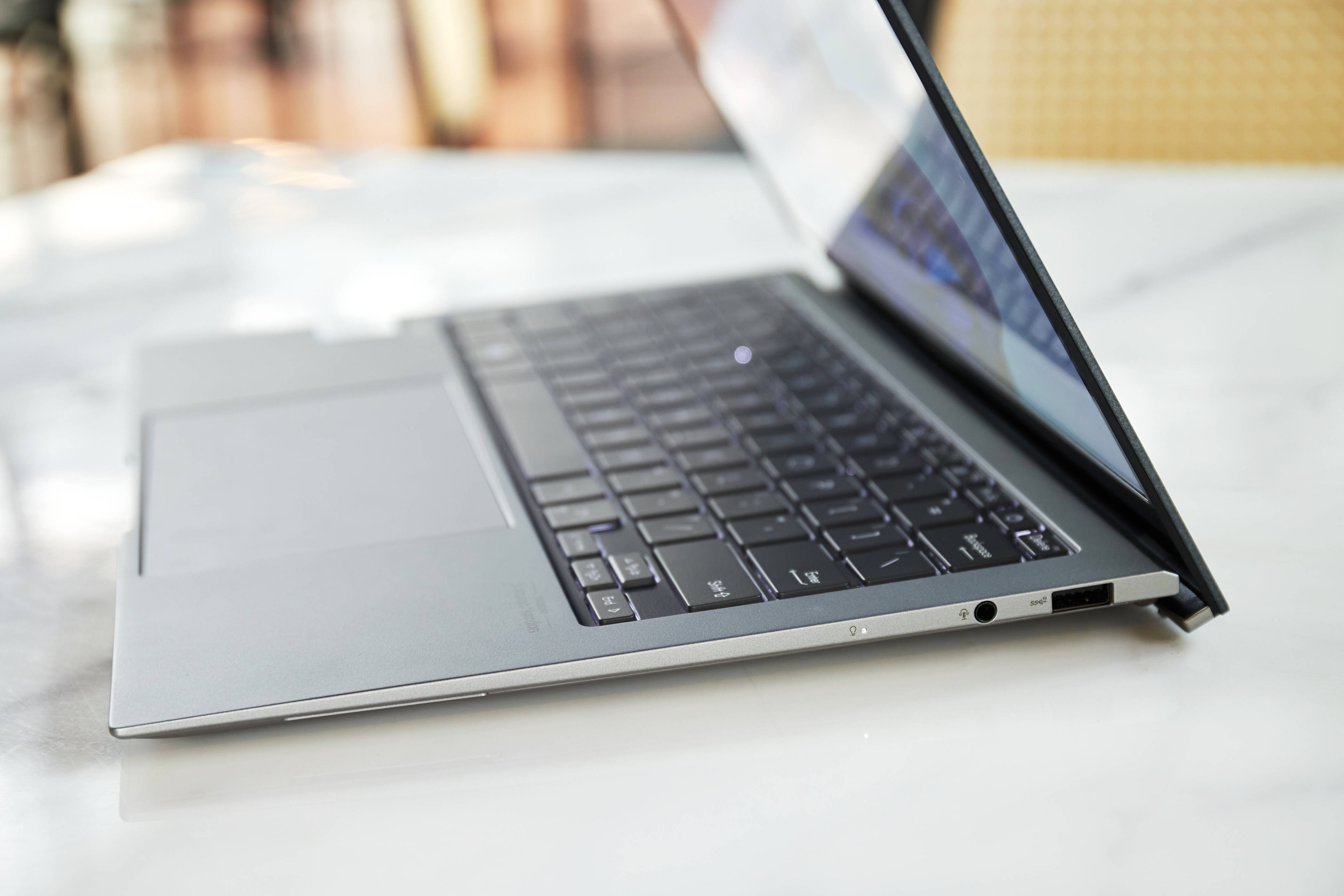 最轻薄仅1cm 1kg,暑期换笔记本推荐三款32gb机型,都是大品牌_灵耀