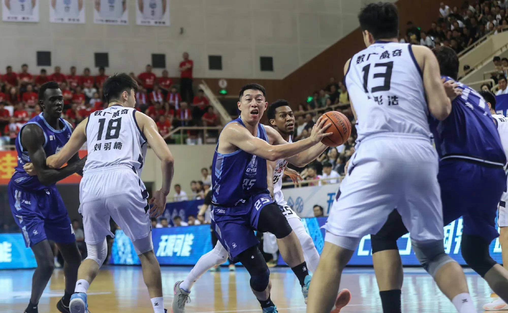 本场比赛中他们总计出手次数为33次,除刘子豪得到12分,其他球员对球队