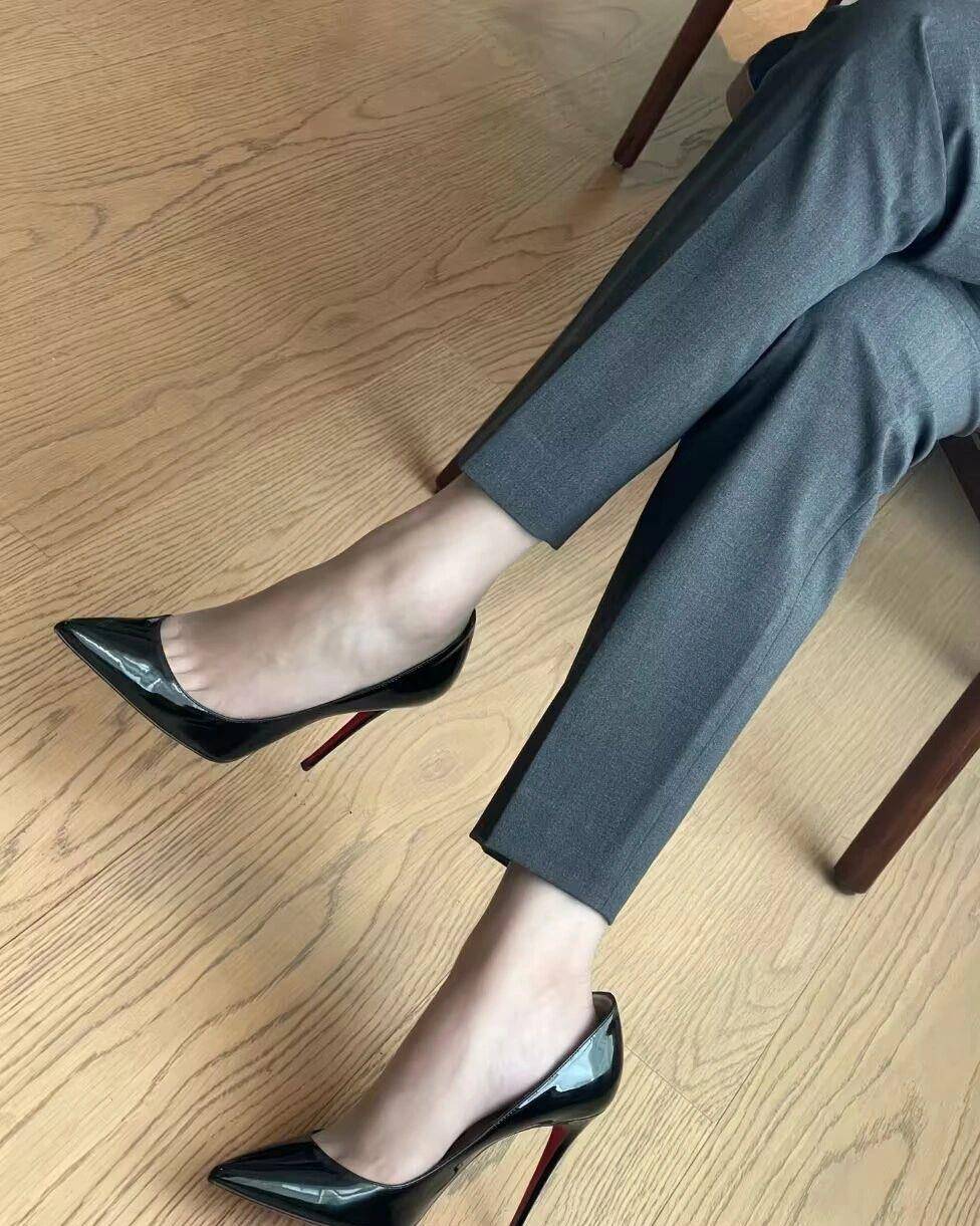 学习如何发挥高跟鞋的魅力,不伤脚,不累!_脚趾_颜色_鞋子