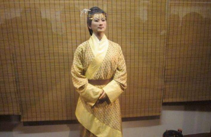 古墓出土千年女尸,看上去面目狰狞,专家说:配得上古代美女称号_辛追