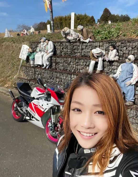 网络高人气"摩托美女","翻车"后露出真实模样,粉丝们崩溃了_宗谷_照片