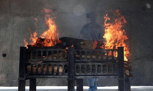 为何火葬场下午三点后就不能再进行火化尸体了呢?