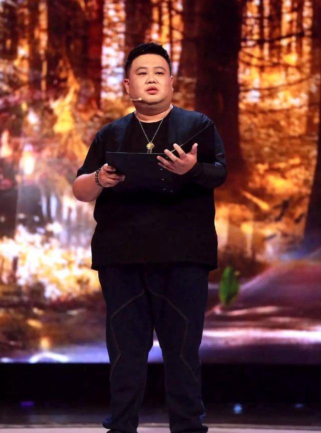 德云社胖孙越也有烦恼,抱怨下雨天总被提醒收裤子_郭德纲_吴京_岳云鹏