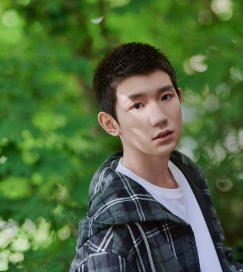 原创            尴尬，网传蔡徐坤出国深造，曾获网友大赞，结果他却否认出国留学