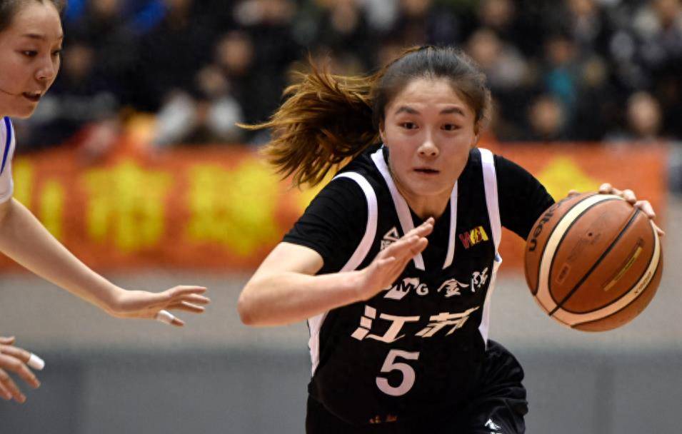 我们女篮首场热身赛:战澳大利亚,13人大名单出炉,2核复出2新秀_比赛