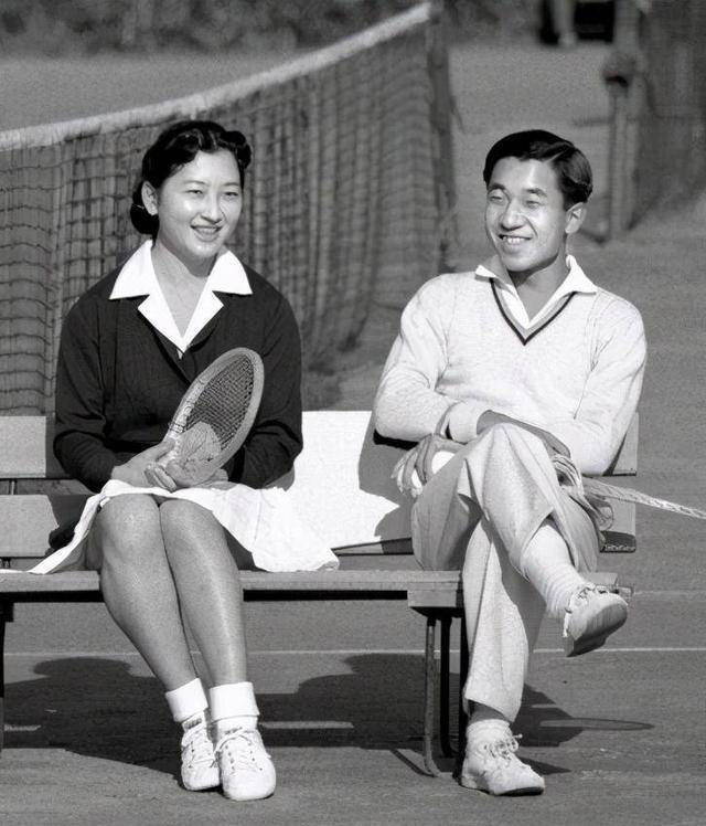 被婆婆逼到失语,"亚洲戴安娜"晚年坦言:我与明仁天皇没有爱情_王室