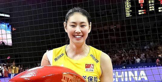 过篮球,沙排,最终选择室内排球,玩命努力终成女排最美副攻_颜妮_因为