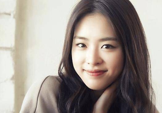 集完美于一身的李沇熹,有自己的独到看法,事业发展的相当完美_因为