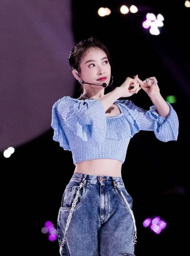 宋茜与exo是同一个公司,身为鹿晗和黄子韬的前辈,三个人不仅在国外