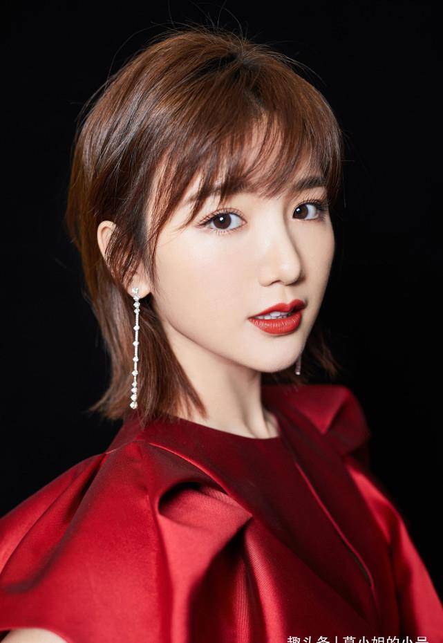 又发糖了,毛晓彤晒与杨玏合拍的情侣写真,喊话就这样在你身边