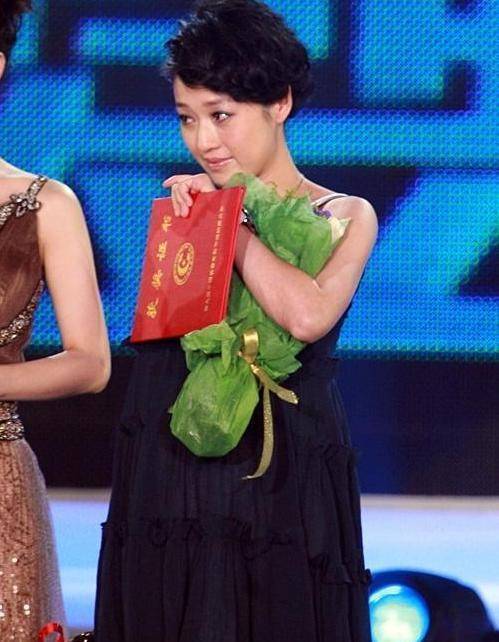 港媒曝马伊琍绯闻男友,男方是她小17岁的吴昊宸,演过《欢乐颂》_互动