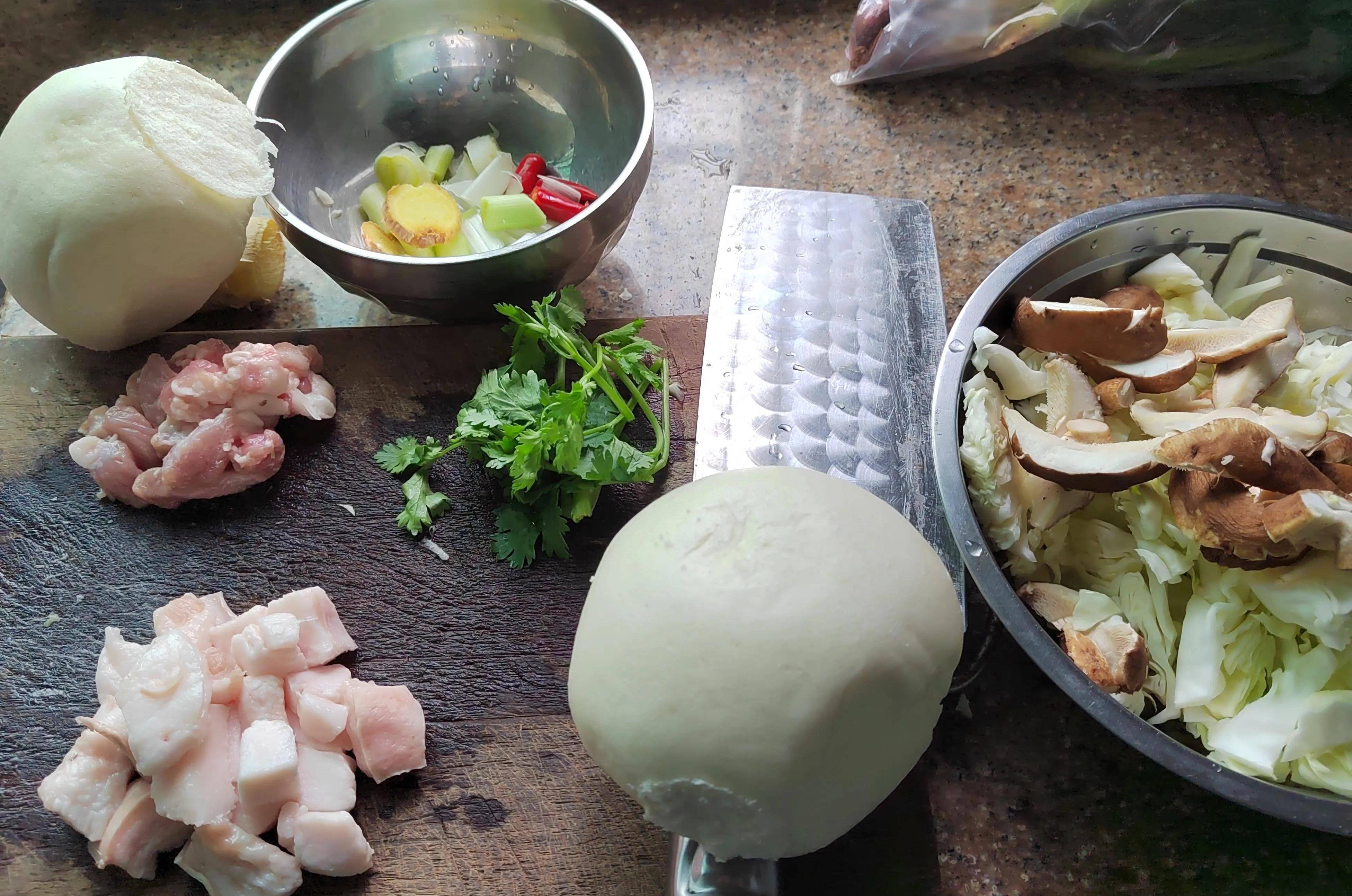 老公说早餐吃得晚,本来想再凉拌一个葱和辣椒的,也算了.