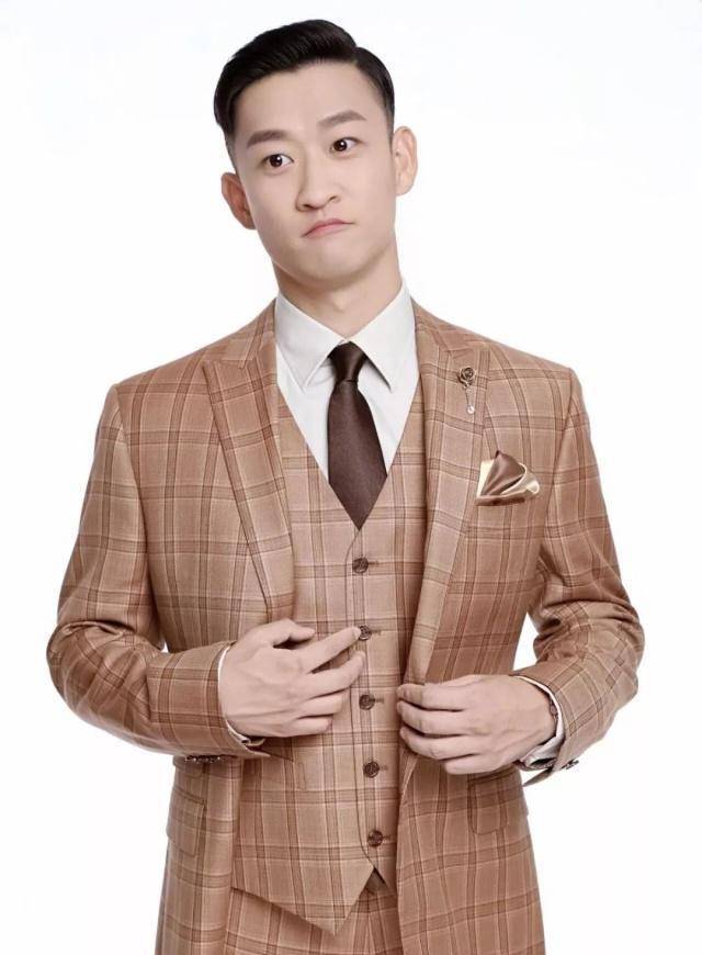 2倪妮拍上一部剧的时候搭上了很多大佬,现在是沈严导演的团队在带她